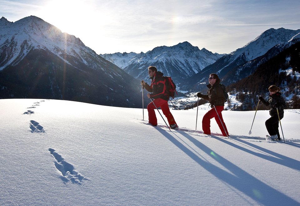 Snowshoeing in Graubünden - Exploring nature on silent soles